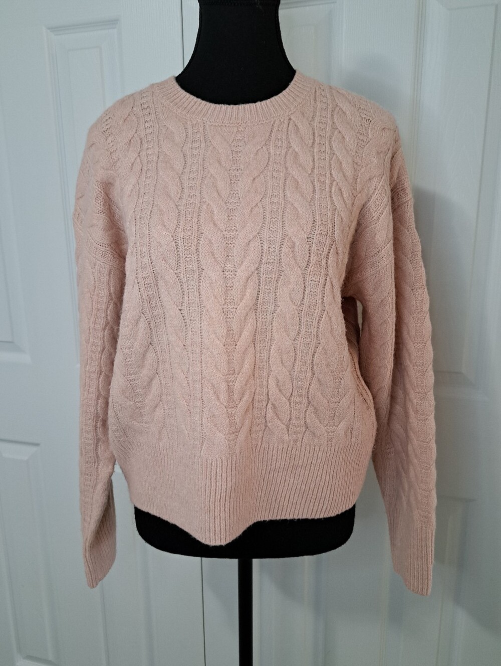 Reitmans Light Pink Cable Knit Crew Neck Sweater Size Medium Cozy Fall Classic